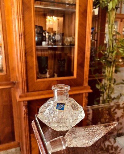 Cut crystal bottle for perfume - Height 14cm