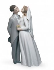 A Kiss to Remember Couple Figurine