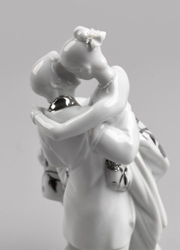 The Happiest Day Couple. Figurine. Silver luster