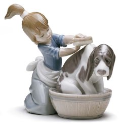 Figurka psa Bashful Bather