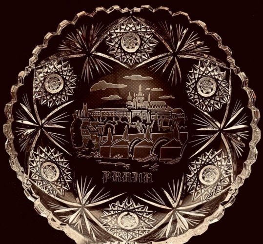 Cut crystal plate with Prague motif