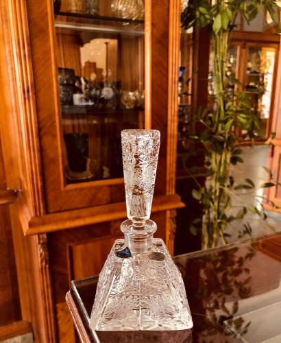 Cut crystal bottle for perfume - Height 13cm