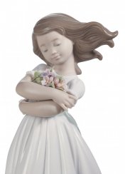 Tender innocence Girl Figurine