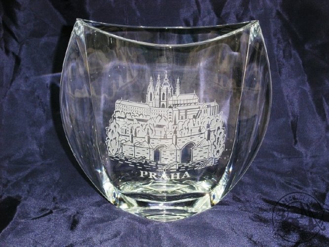 Crystal vase with Prague motif