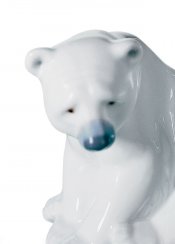 Figurka sedícího ledního medvěda