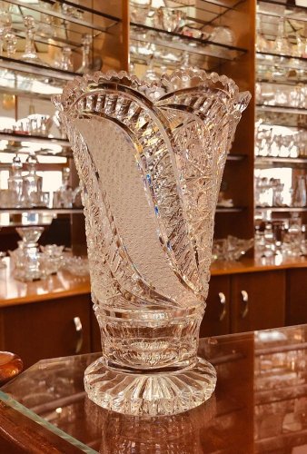 Cut crystal vase - Height 21cm