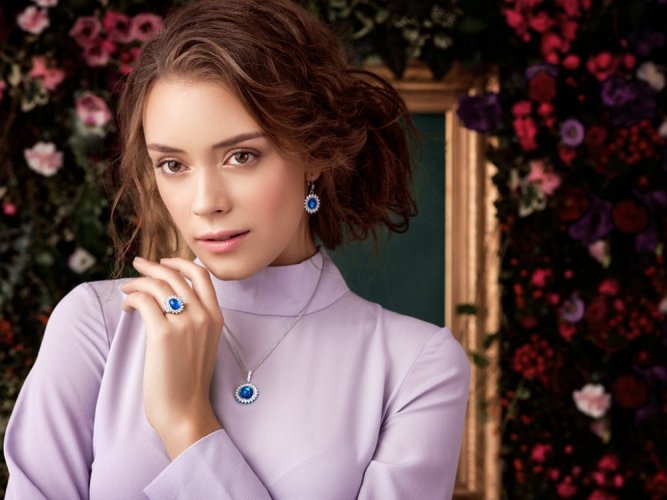 Stříbrné náušnice Camellia s českým křišťálem a kubickou zirkonií Preciosa, červené
