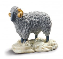 Porcelánová figurka berana. Zlatý lesk
