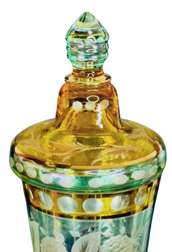 Pohár s žlutomodrou lazurou a rytinou