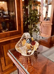 Gold-plated cut crystal small basket - Height 8cm