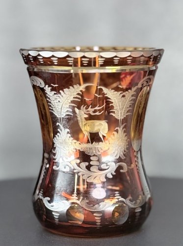 Váza amber lazura s rytinou