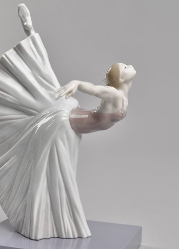 Giselle Arabesque Ballet Figurine