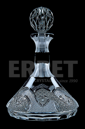 Sailors-shaped crystal bottle