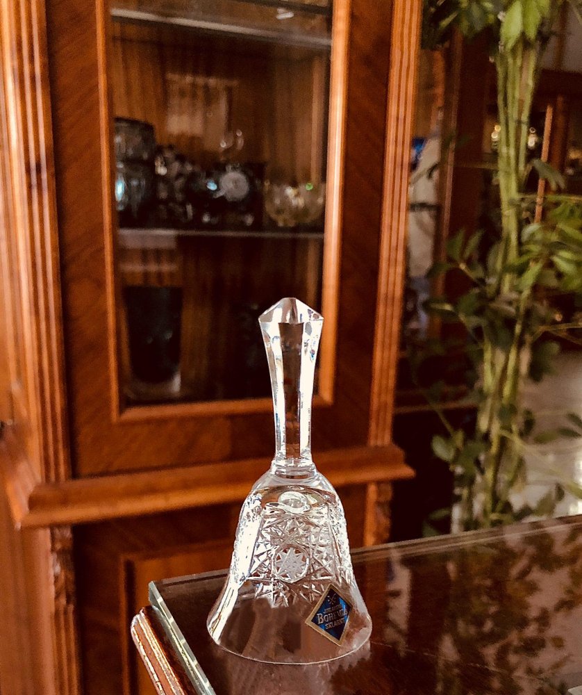 カットクリスタルベル - 高さ9cm :: Erpet Crystal