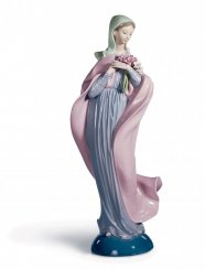 Figurka Panny Marie s květinami