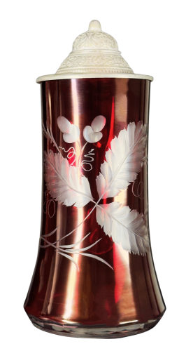 Korbel s cínovým víkem rubínovou lazurou a rytým motivem žaludy