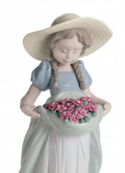 Dívka s karafiáty Figurka Bountiful Blossoms