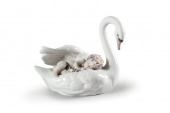 Drifting through Dreamland Swan Figurine