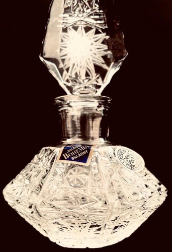 Cut crystal bottle for perfume - Height 14cm