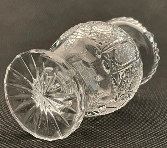 Cut crystal vase - Height 8cm