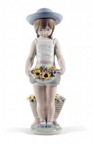 スカートいっぱいの花の少女フィギュリン。60周年記念